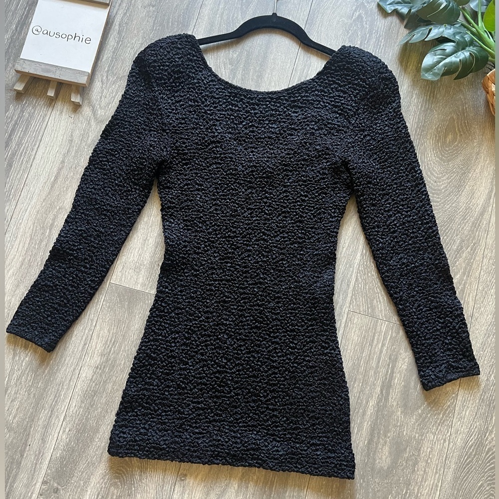 Vintage 80’s smocked popcorn bodycon dress in black. Size O/S